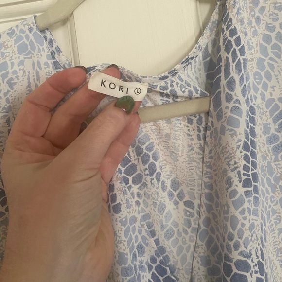 Blue animal print blouse - Picture 3 of 3